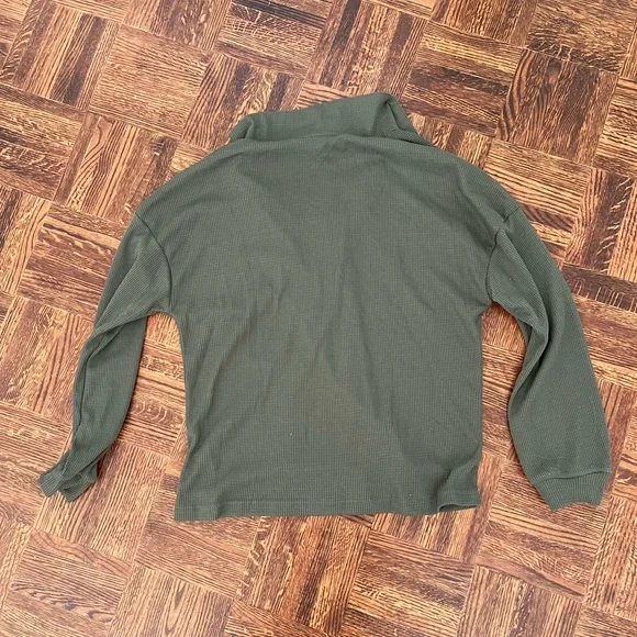 SHEIN long sleeve half button drop shoulder tee in army green size small - Picture 7 of 7